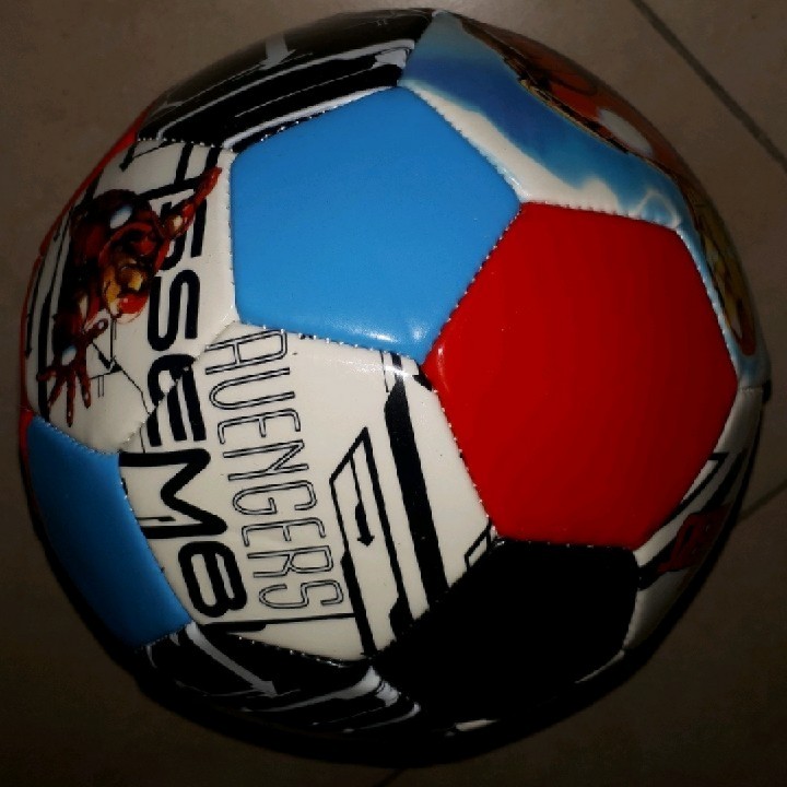 3 כדורגל ו2 כדורסל