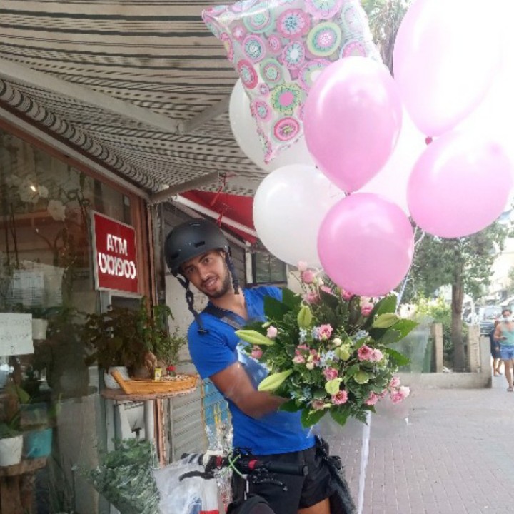 בלונים וזרים