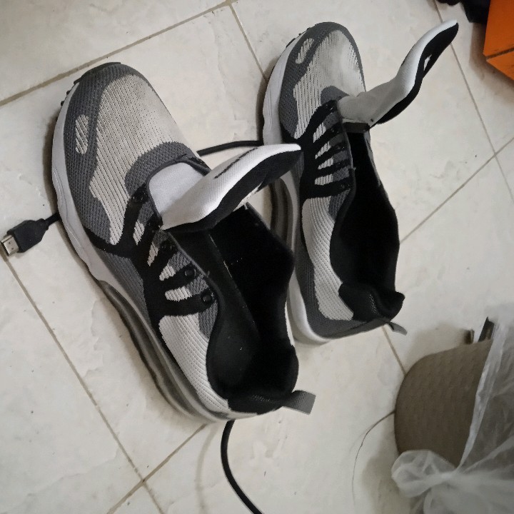 נעליים לגבר מידה 45 נלבשו פעם 1 מכבסים אותם והם כמו חדשות