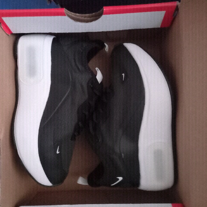 Nike shoes 250שח