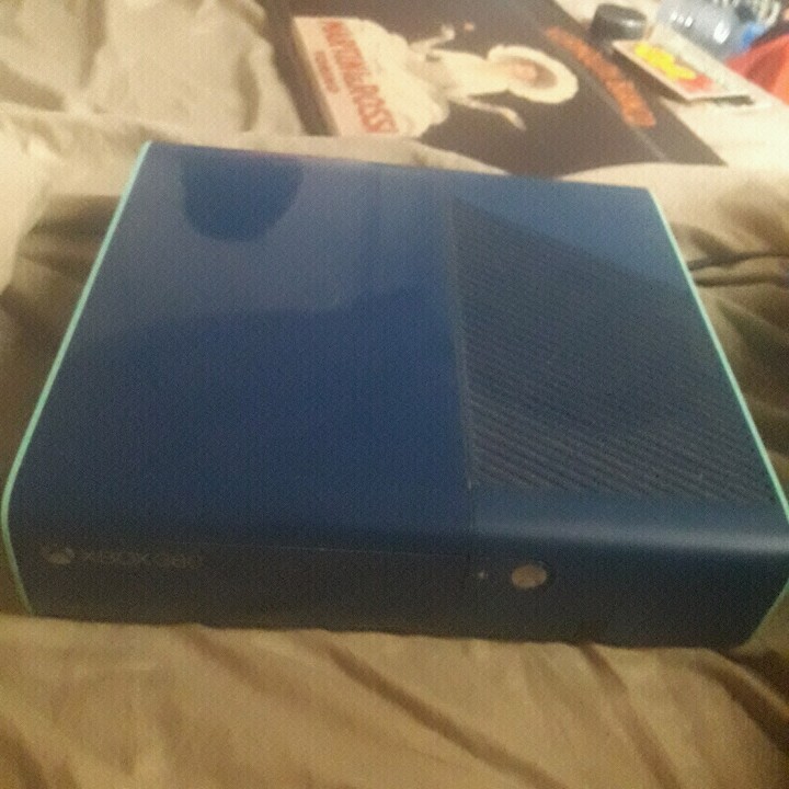 xbox 360 blue limited edition 1tb+hdmi gold