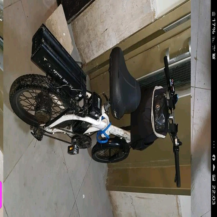 מוכר אם שתי סוללות ב800