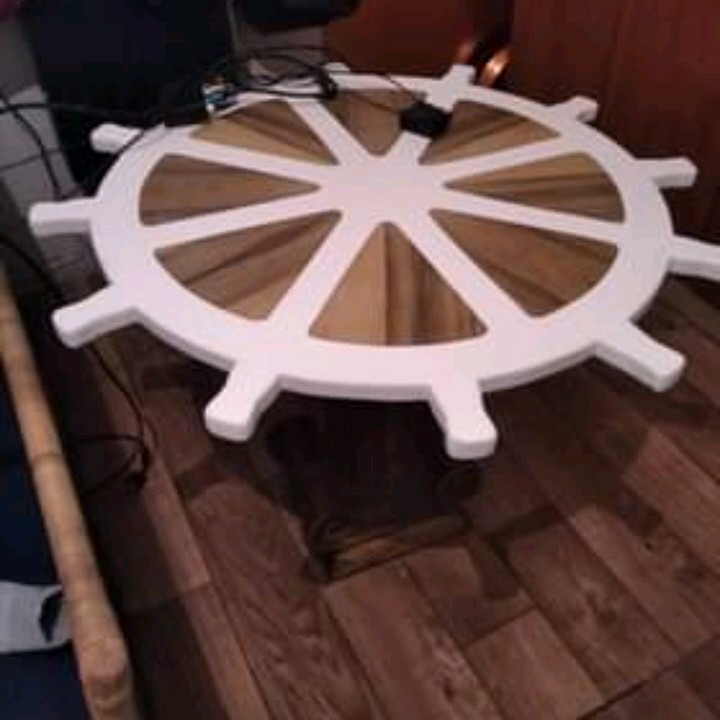 שולחן יחודי