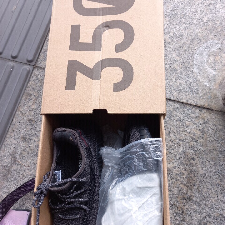 yeezy size 43 1/3