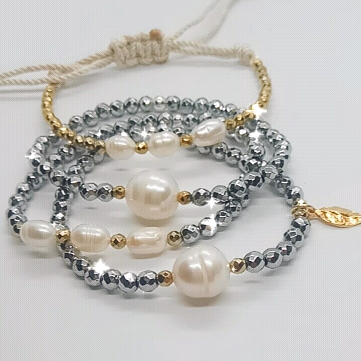 צמידי המטייט ופנינים