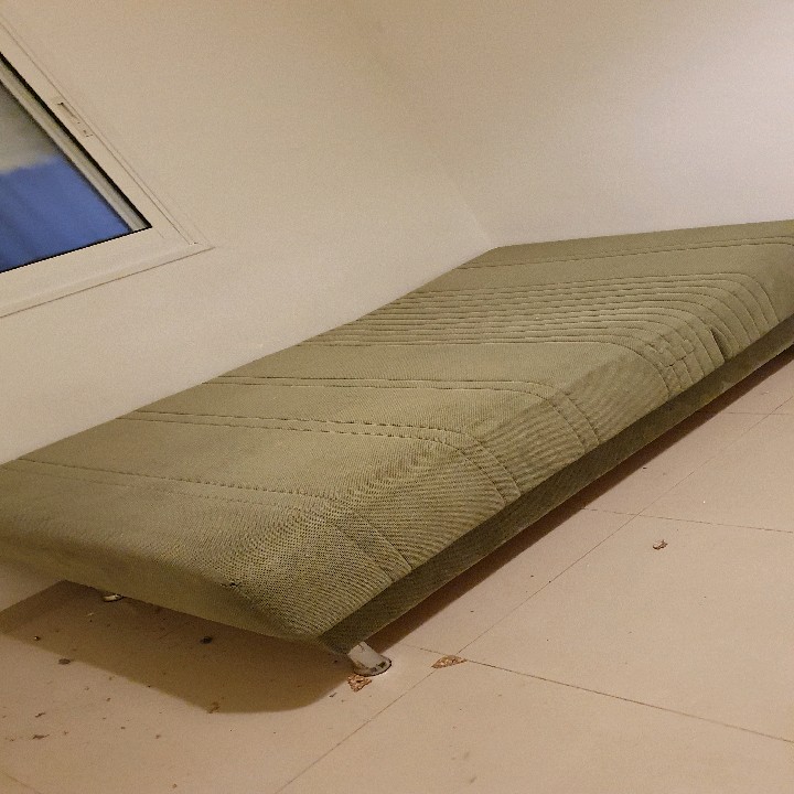 מיטת נוער שלוש יחידות כל אחת 500 שקל