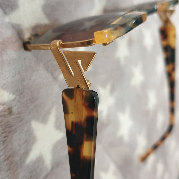 משקפי שמש של המעצב Aldo Navarro