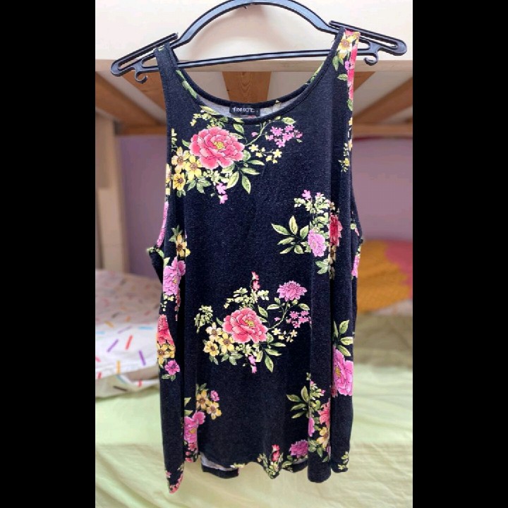 גופייה משוחררת, נוחה וממש כיפית כזאת