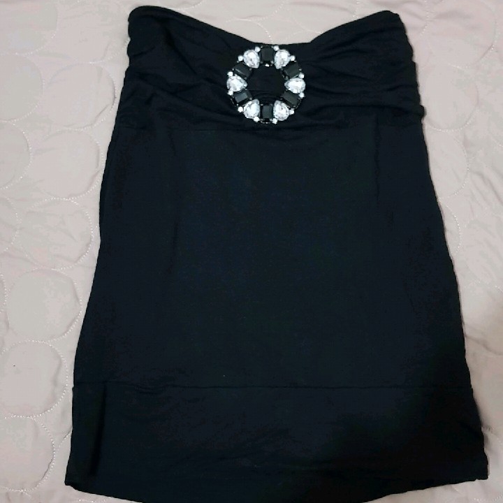 סטרפלס שחור צמוד