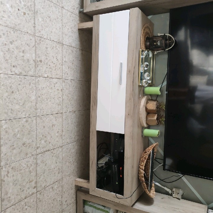 מזנון חדש במצב מצויין ארונית ומדף מחיר הפרטי