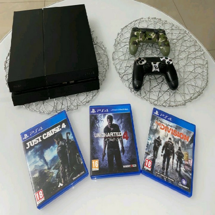 Sony PlayStation 4