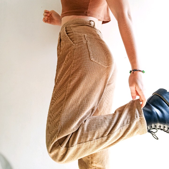 Brown corduroy pants 
Size: 36/38