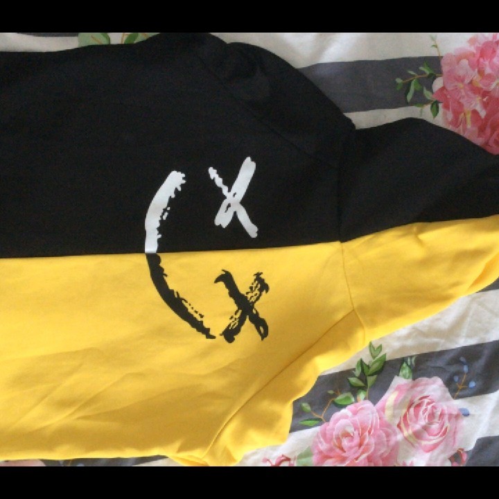 היוש חולצה מושלמת גם לבנים וגם לבנות אוברסיז (L) לא נלבשה אף פעם