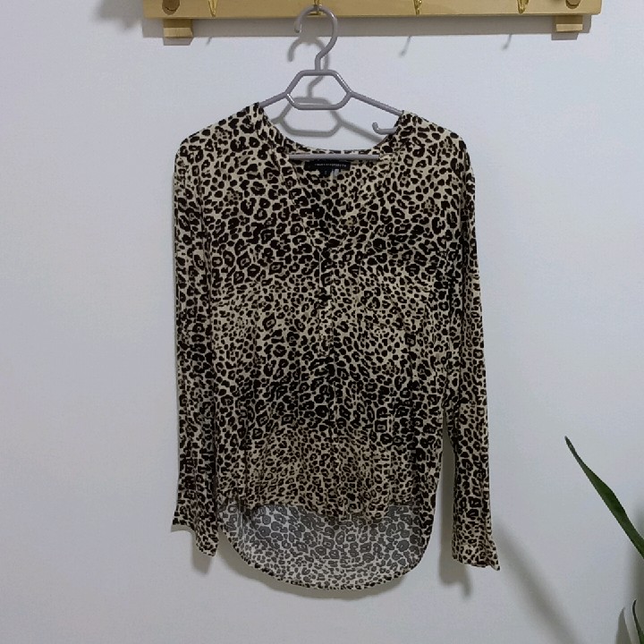 חולצה מנומרת