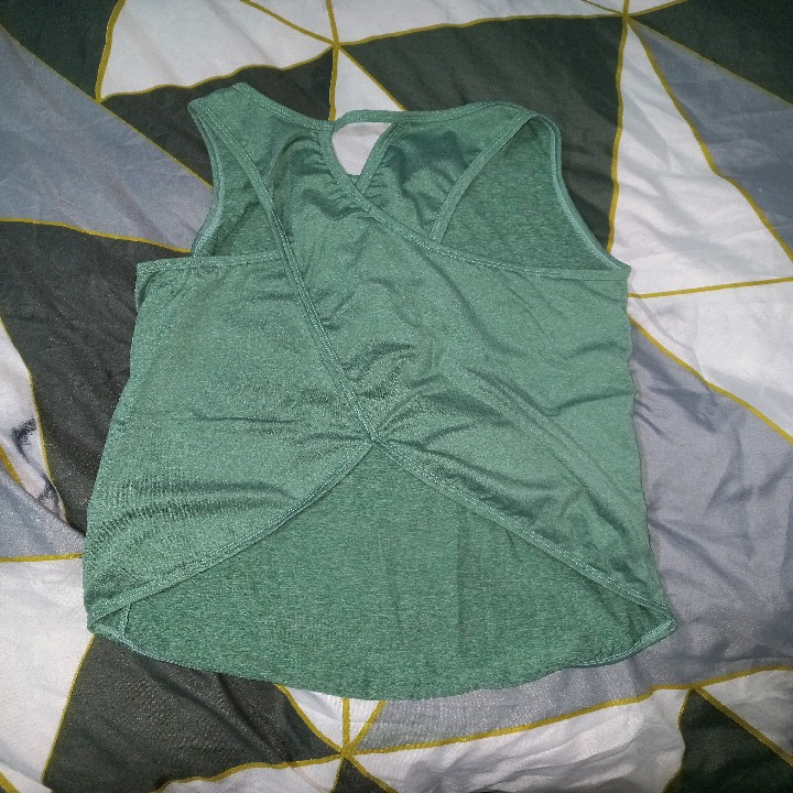 גופיית ספורט שיין