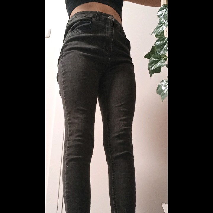 גינס שחורים