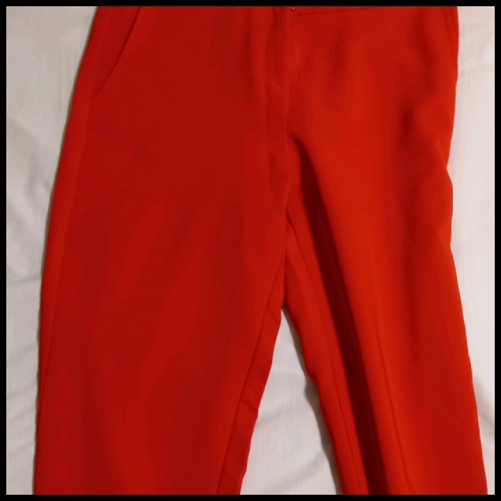 מכנסיים מחוייטים אדומים