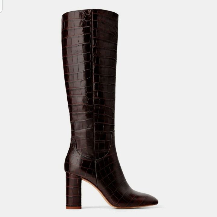 מגפי עקב מעור עם הדפס עור חיה 