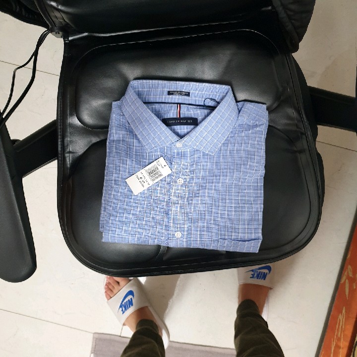 חולצה מכופתרת של טומי הלפיגר