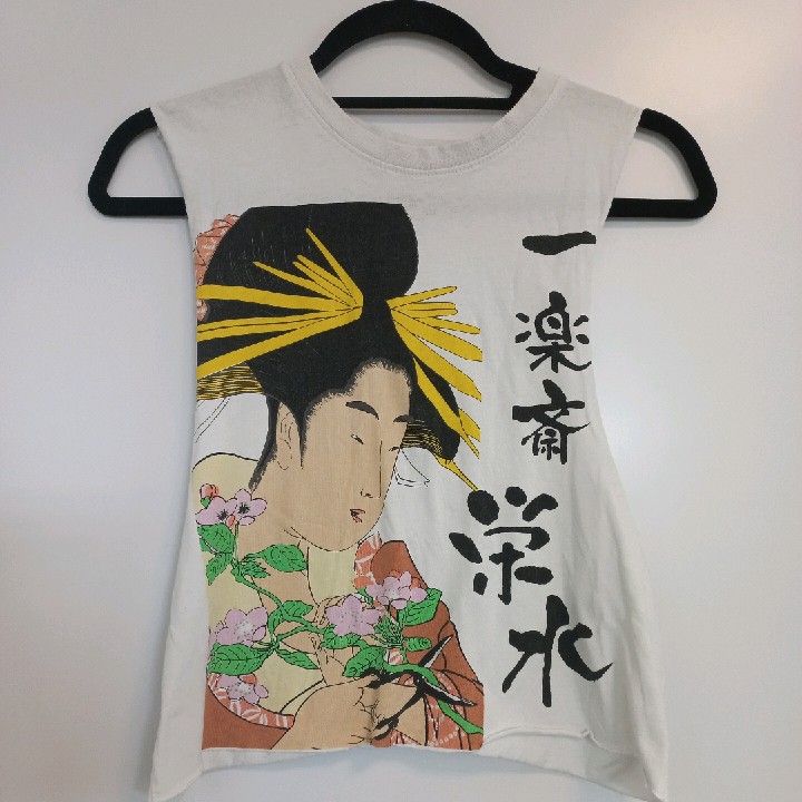 גופיה קיצית בהדפס יפני - עד מידה m