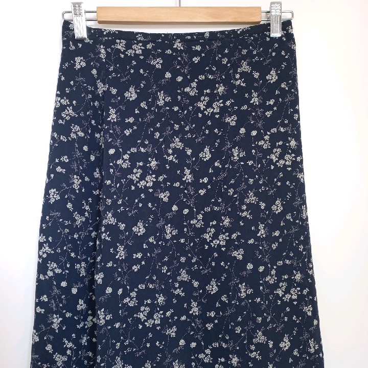 חצאית פרחונית הורסת! מידה 36/8