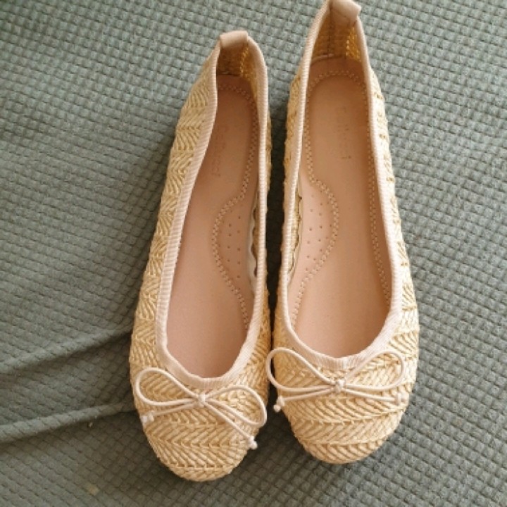 נעלי בובה קש