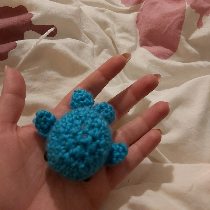 לוויתן סרוג עבודת יד