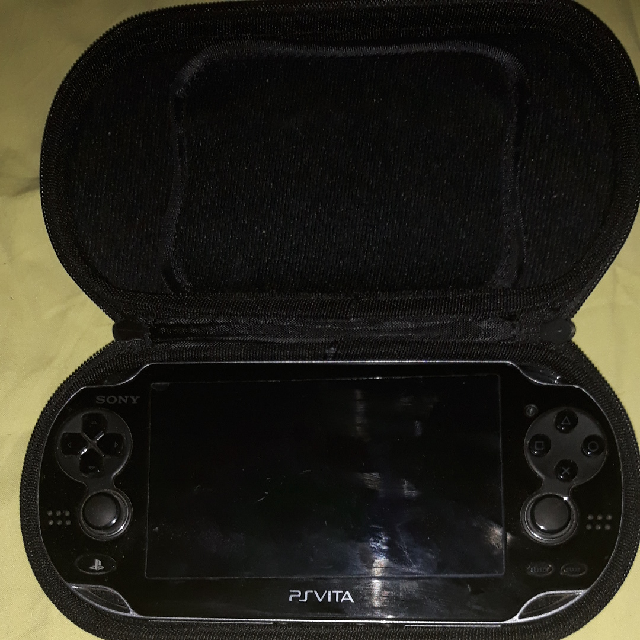 Playstion vita במצב מצוין כמעט ולא נעשה בו שימוש
