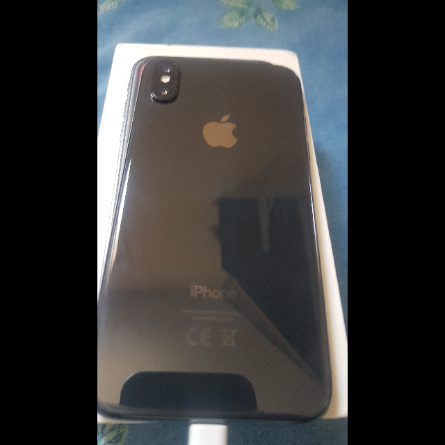 אייפון x 256 GB היה בשימוש חודש מאז יושב בארון הטלפון חדש