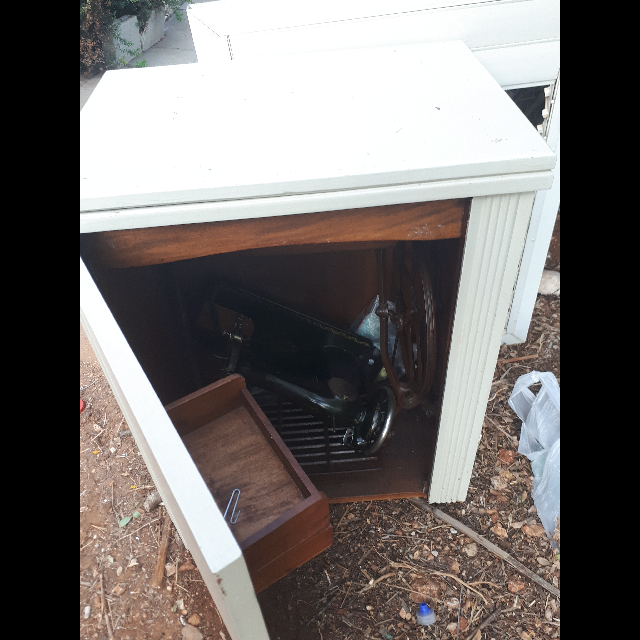 מכונת תפירה עתיקה עובדת מעולה