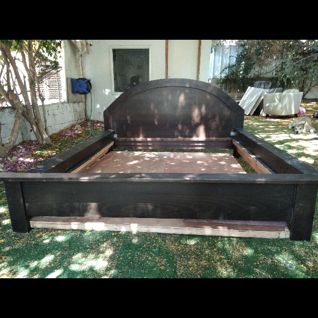 בסיס למיטה זוגית בעץ מלא