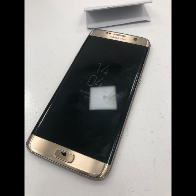 גלקסי 7 אייג תקין לחלוטין יש רק קילף קטן בכפתור