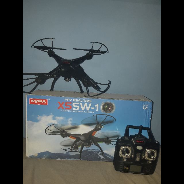 רחפן  מדגם syma x5sw עם wifi ומצלמה שמתחברת לטלפון