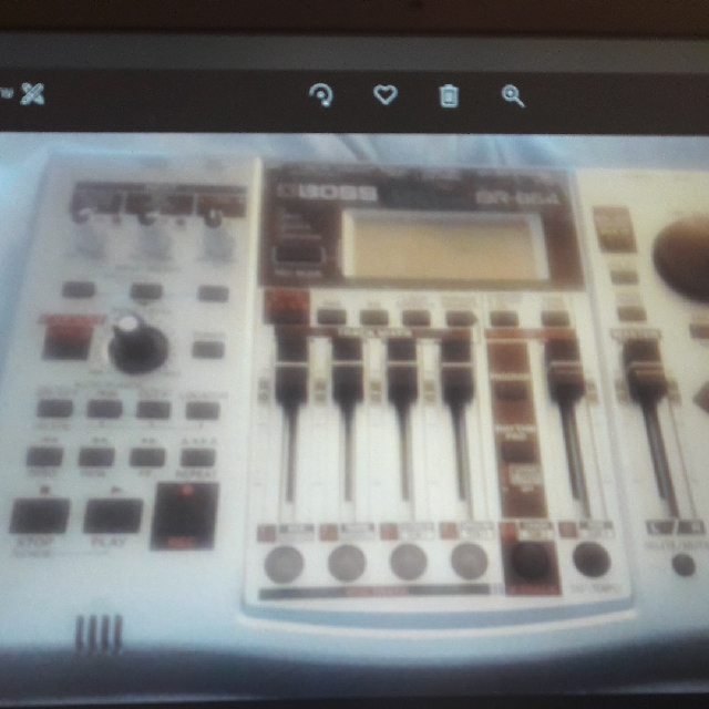 מכשיר הקלטה למוסיקאים כדי לעשות דיסק מקצועי