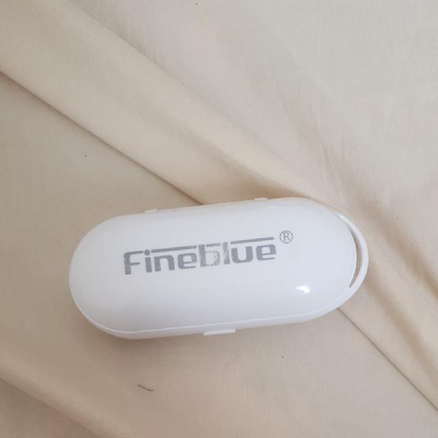 אוזניות חדשות במצב חדש היה בשימוש רק פעמיים. 