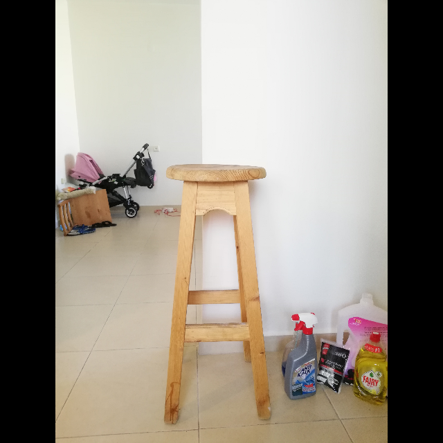 שתי כיסאות בר ב200 שח