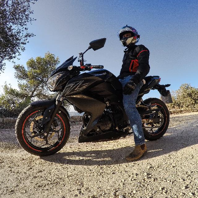 אופנוע Kawasaki z300 במצב מעולה מלא תוספות !