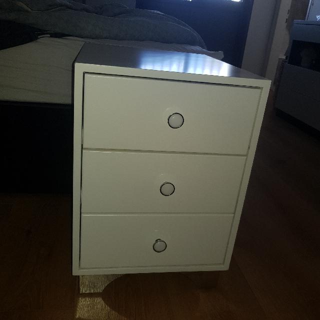 שידה חדשה לבנה 3 מגירות