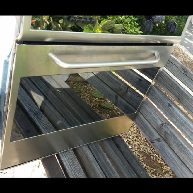 תנור קיר במצב חדש. 