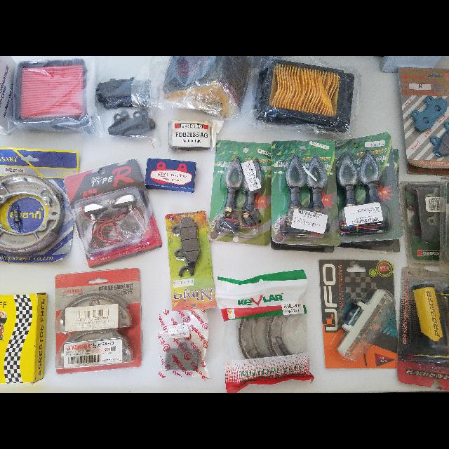 המון ציודים וחלקים לאופנועים וקטנועים