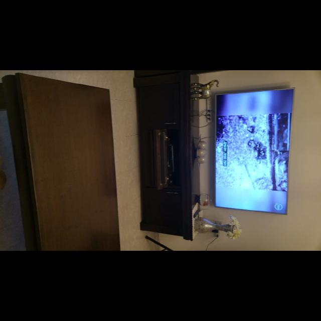 מזנון זוג שנדלירים ושידה פלוס מראה וטווס תואם לתליה