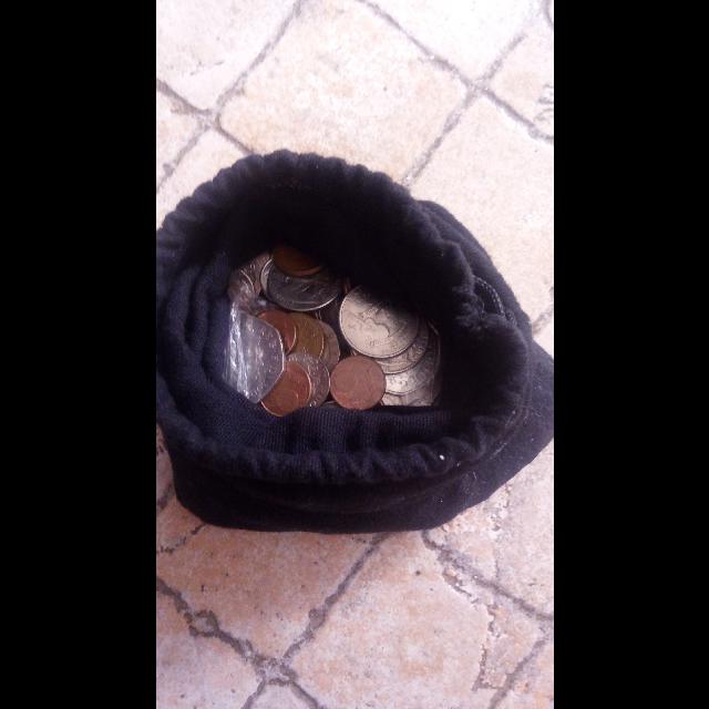 שקיק מטבע זר מכל מני ארצות