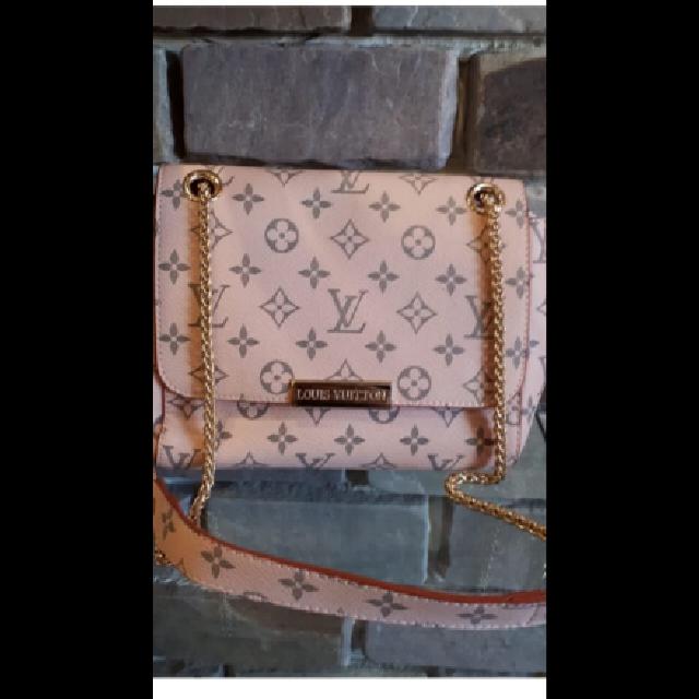 תיק לואי ויטון בצבע מדהים