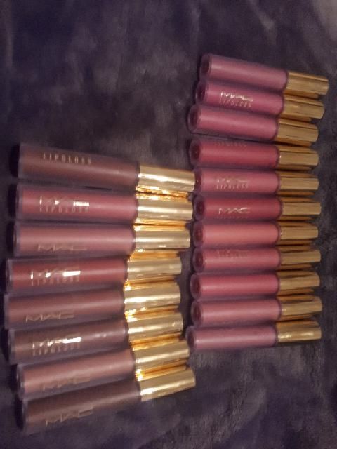 שפתונים בגימור מאט של חברת m.a.c