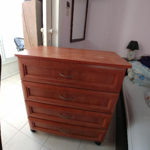 שידה מהממת מגרות עמוקות