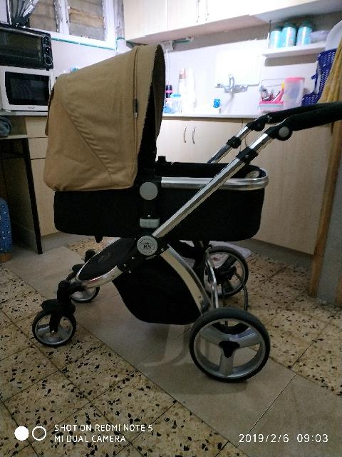עגלת אמבטיה עם טיולון כול אחד בנפרד נקנה לפני חצי שנה מצב חדש הטיולון לא היה בשימוש