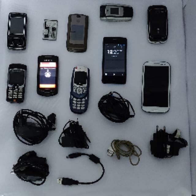לוט / חבילת פלאפונים וסמארטפונים ישנים