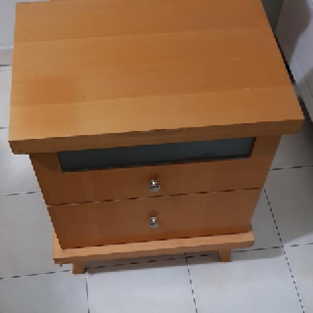 2 שידות עץ כמו חדש 50 שח ליח לבוא לקחת