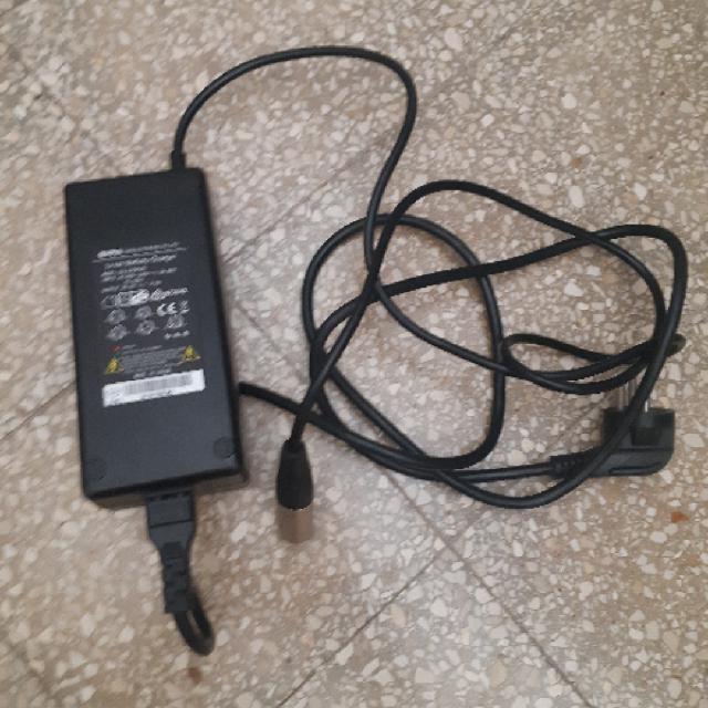 מטען 36 לאופניים חשמליות עובד מצוין