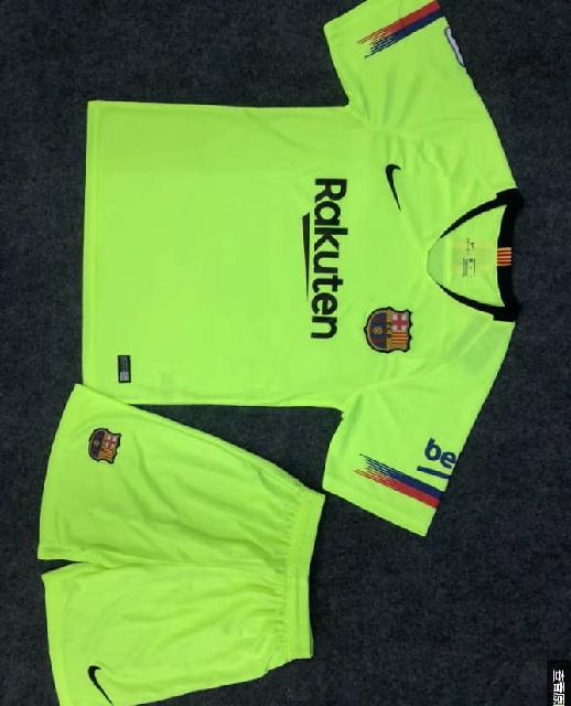 חליפות משחק כולל חולצה ומכנס שם מספר ופאצ ליגת האל